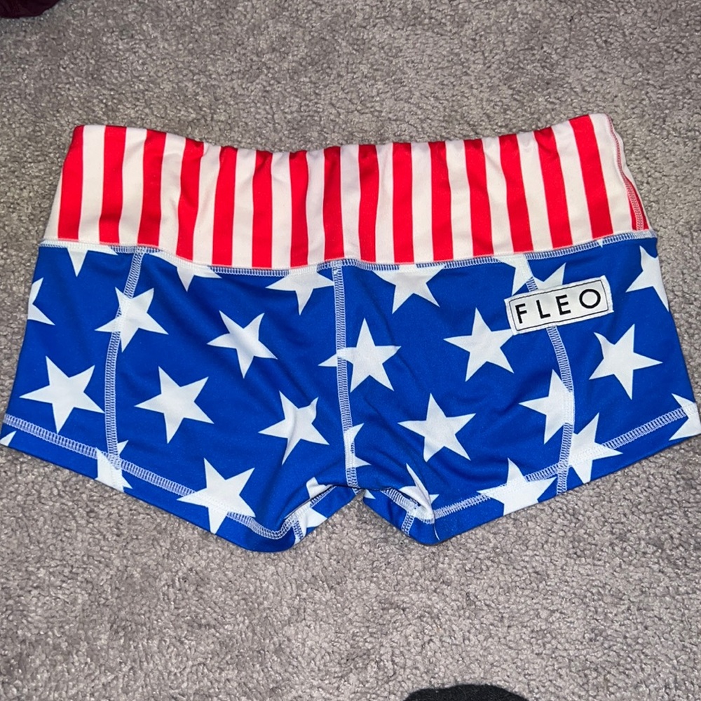 EUC LRC fleo shorts